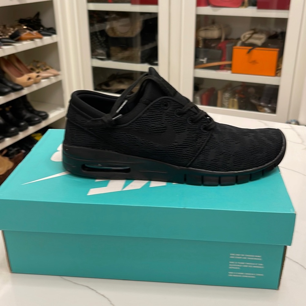 Black Nike Stefan Janoski Max SB skate shoe